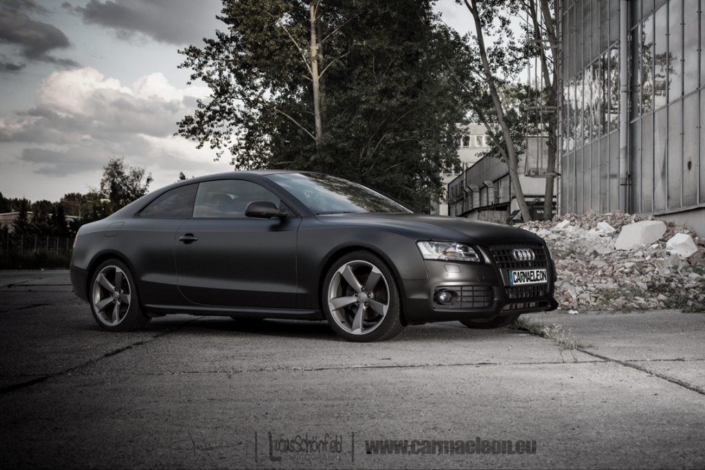 Audi mit Folierung Matt Diamond Black