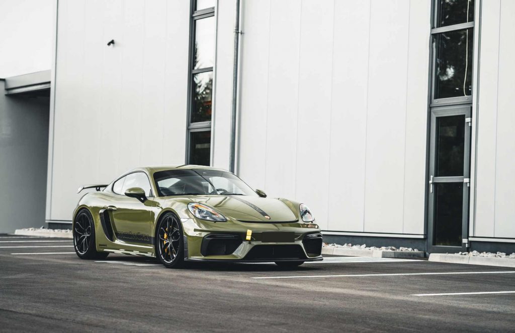 Porsche GT4 foliert mit der Car Wrapping Farbe Badlands Green
