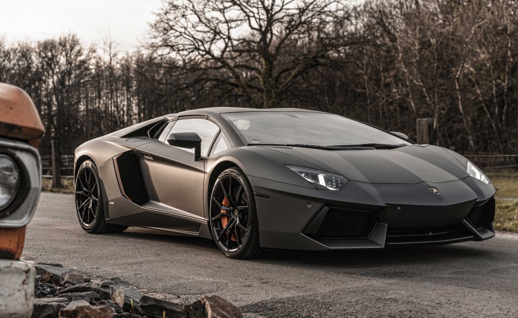 Lamborghini foliert in der Farbe Matt Dark Charcoal
