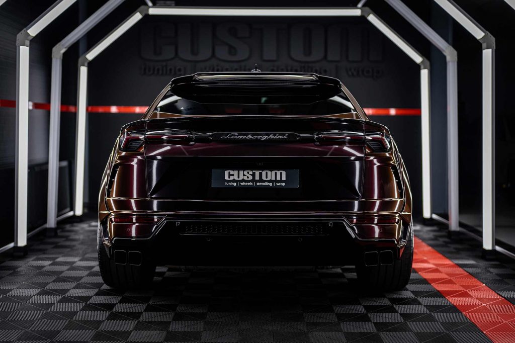 Car Wrapping Farbe Black Opalus foliert auf Lamborghini