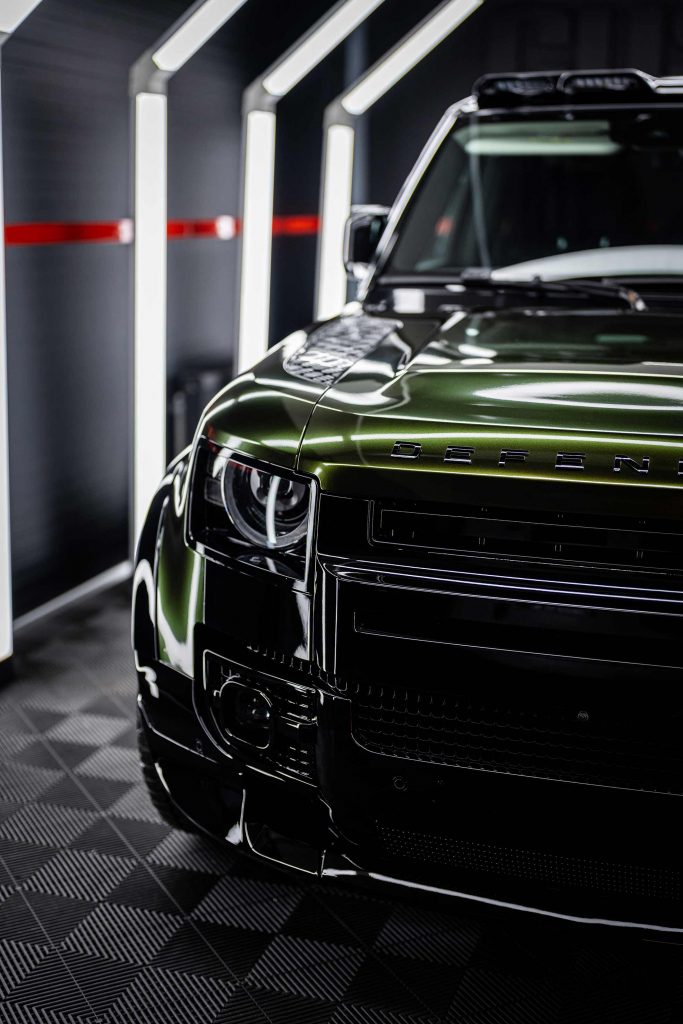 Olea Green foliert auf Land Rover Defender