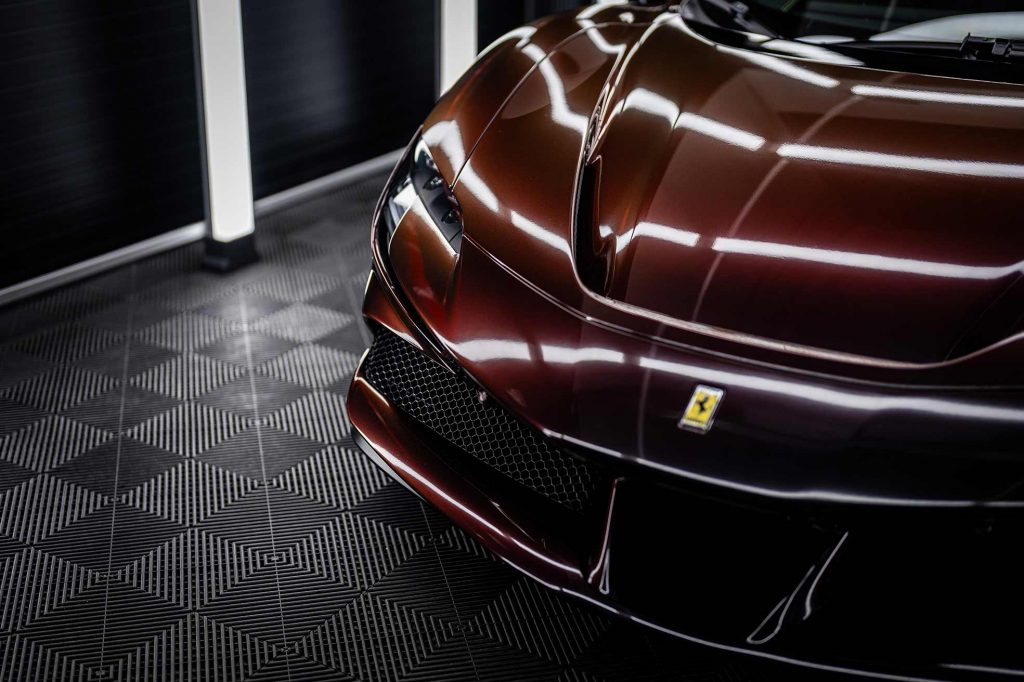 Black Opalus foliert auf Ferrari