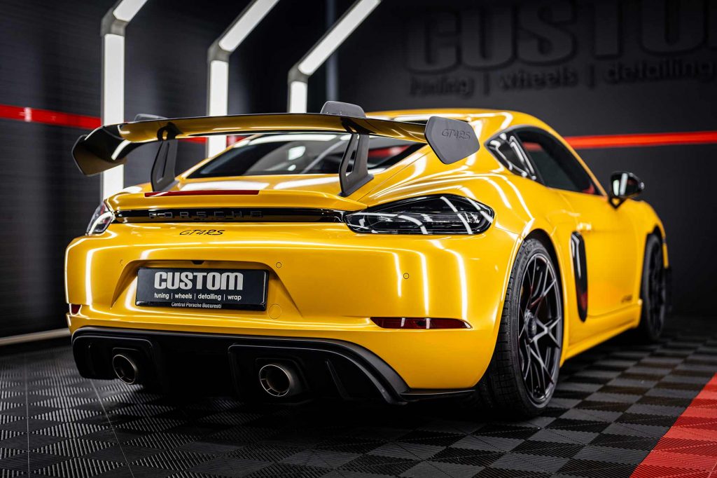 Saffron Yellow foliert auf Porsche GT4