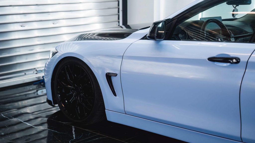 BMW foliert mit der Car Wrapping Farbe Arctic Paradise