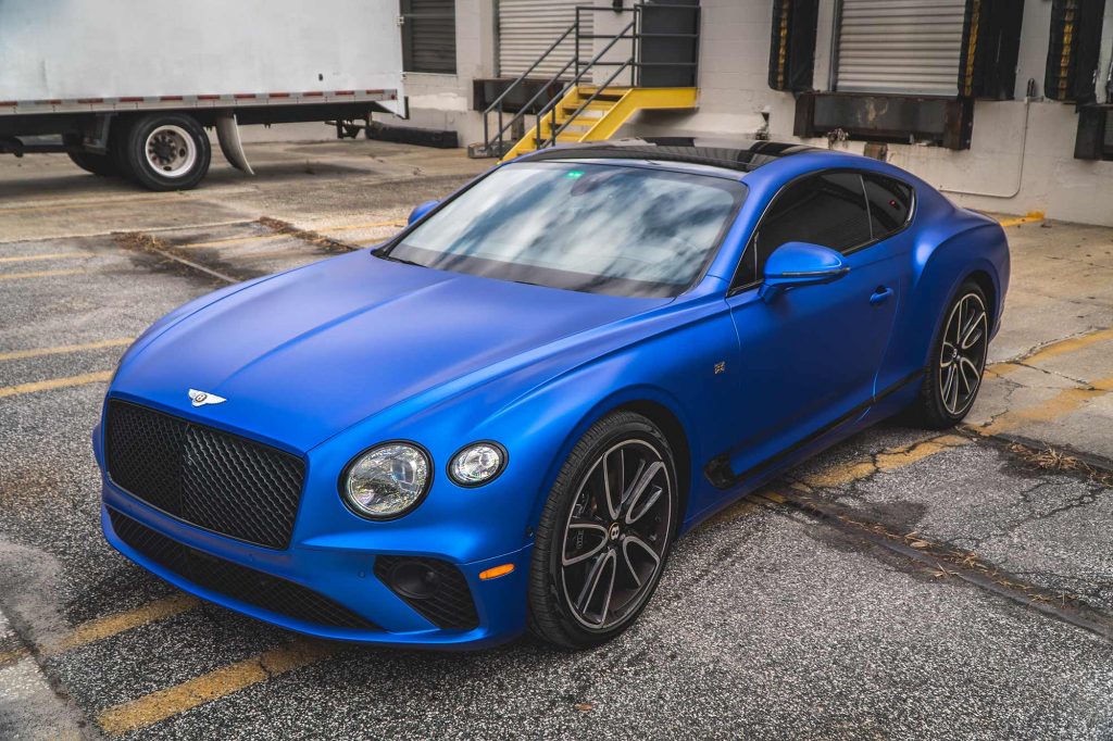 Bentley foliert mit Matt Anodized Dark Blue