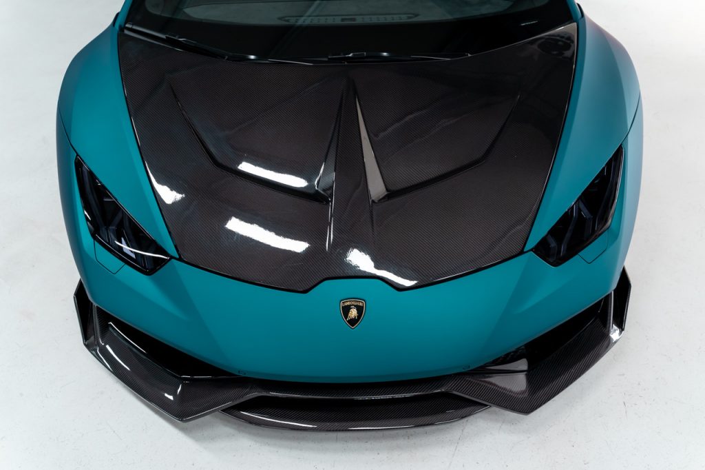 Lamborghini in der Car Wrapping Folie Intense Matt Petrolhead