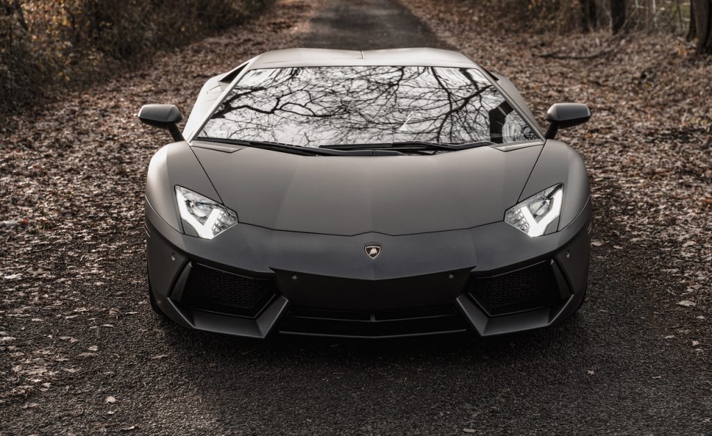 Lamborghini foliert in der Farbe Matt Dark Charcoal