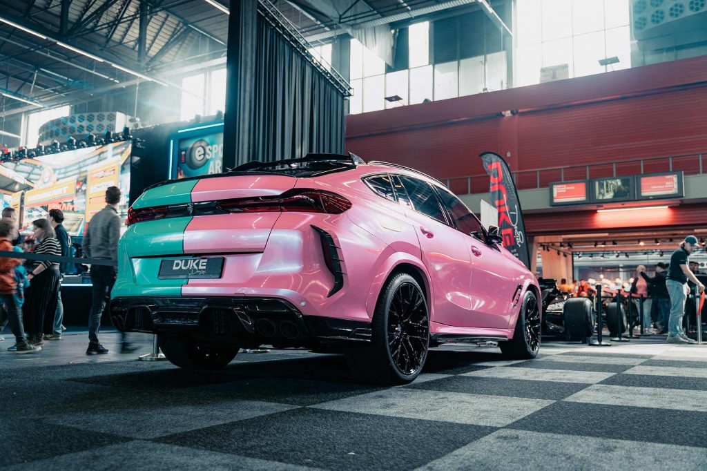 BMW foliert mit der Car Wrapping Farbe Pink Cadillac