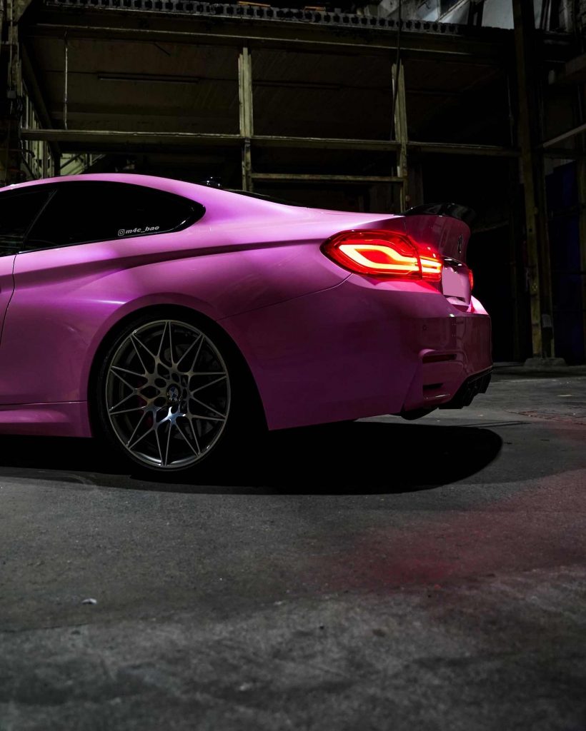 Car Wrapping Folie Pink Cadillac foliert auf BMW m4