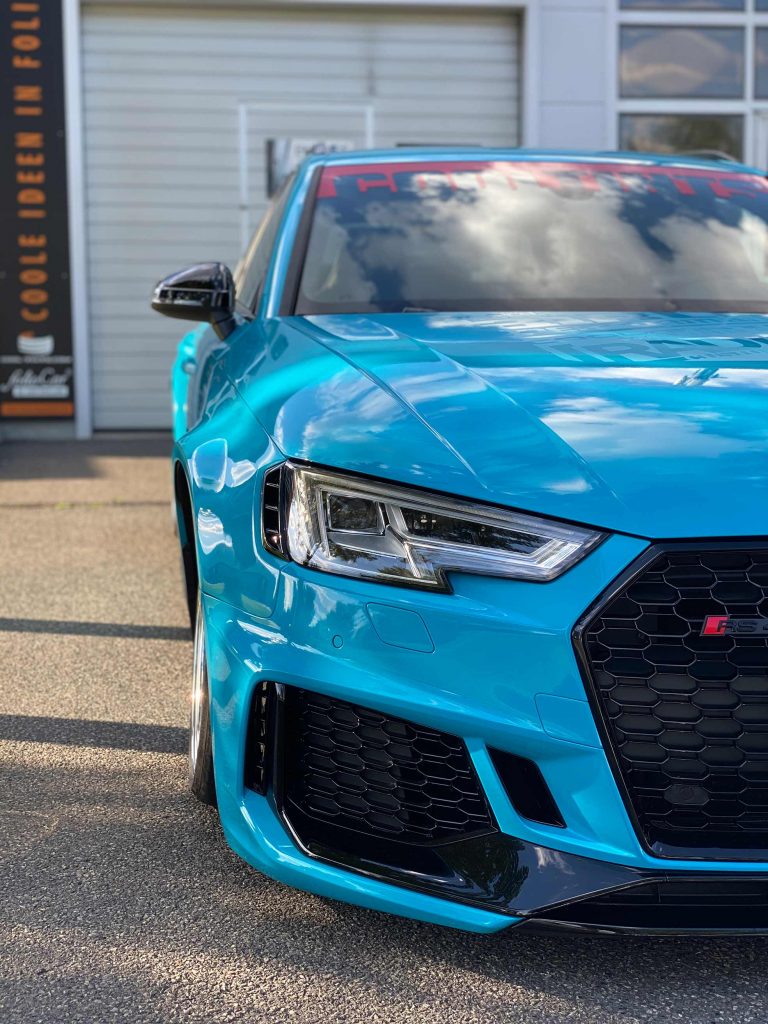Car Wrapping Folie Miami Blue auf Audi