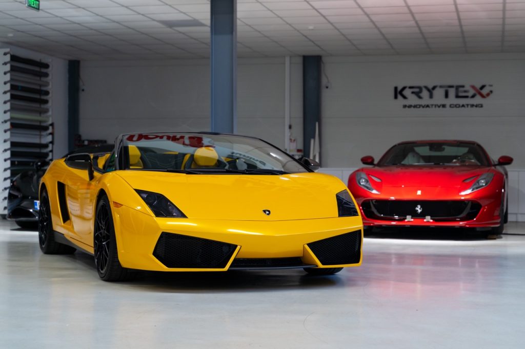 Lamborghini mit Folierung Saffron Yellow