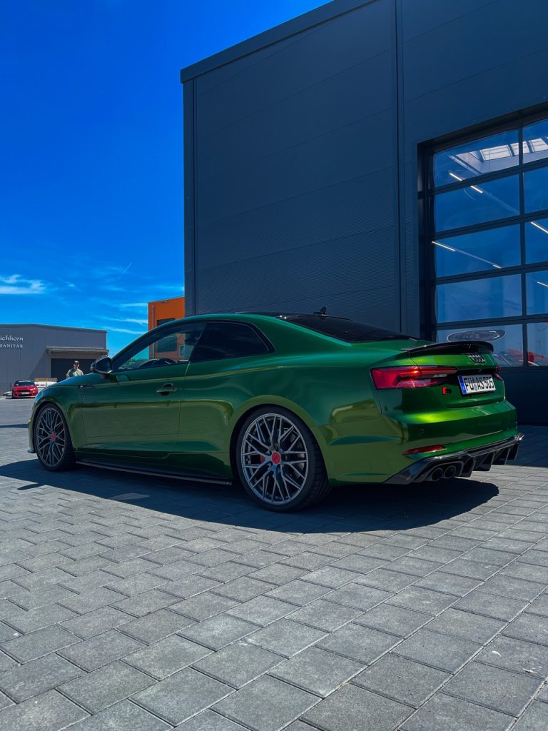Audi mit Car Wrapping Folie Verdoro Green