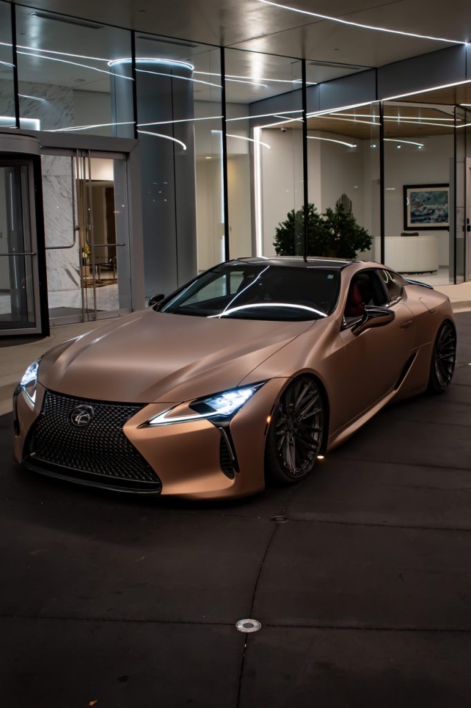 Lexus mit Car Wrapping Folie Matt Phantom Gold