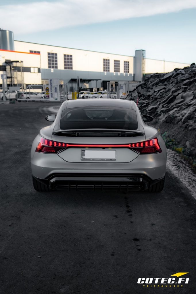 Audi mit Folierung Matt Future Military
