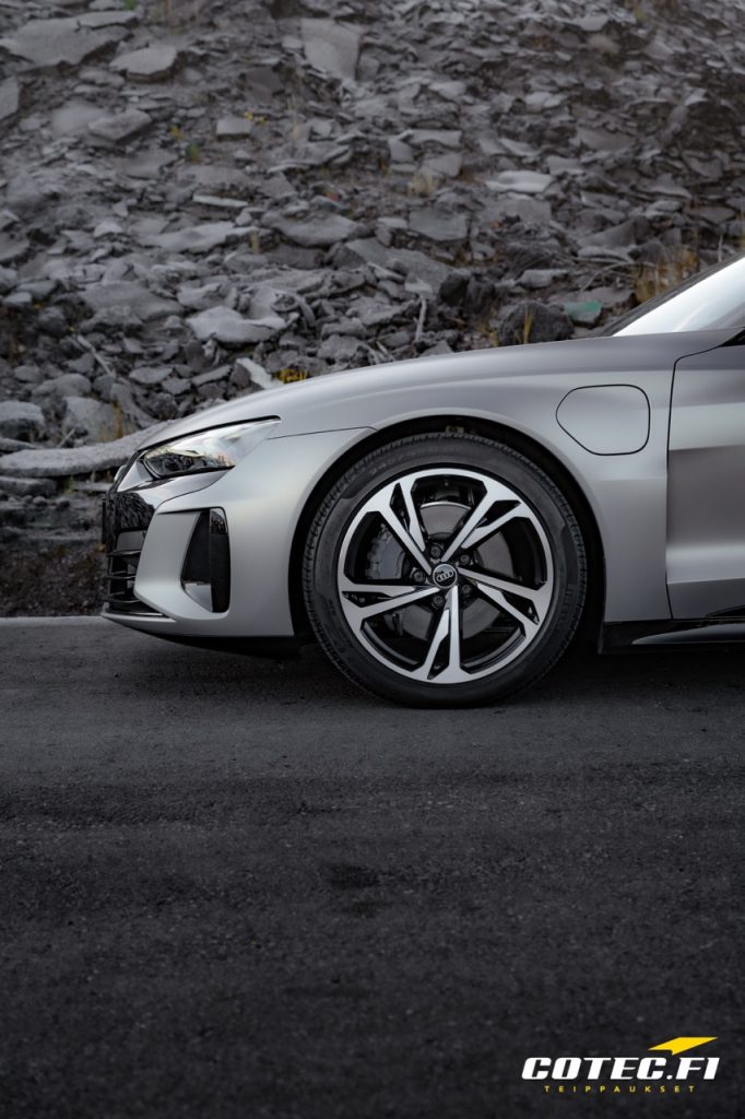 Audi mit Folierung Matt Future Military