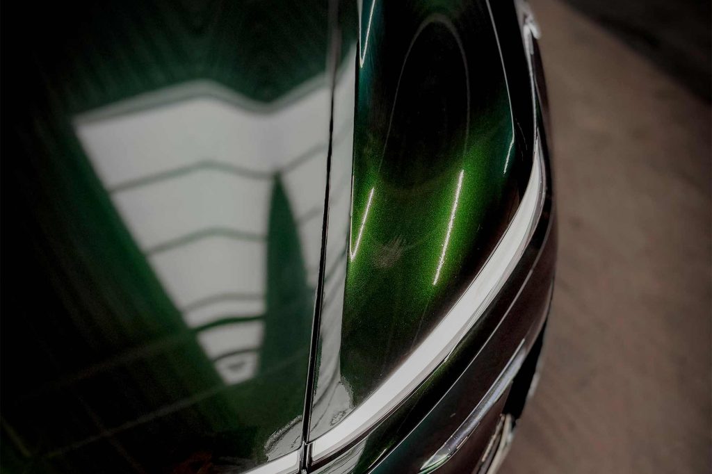 Tesla foliert mit der PWF PERFORMANCE Farbe Black Forest Green