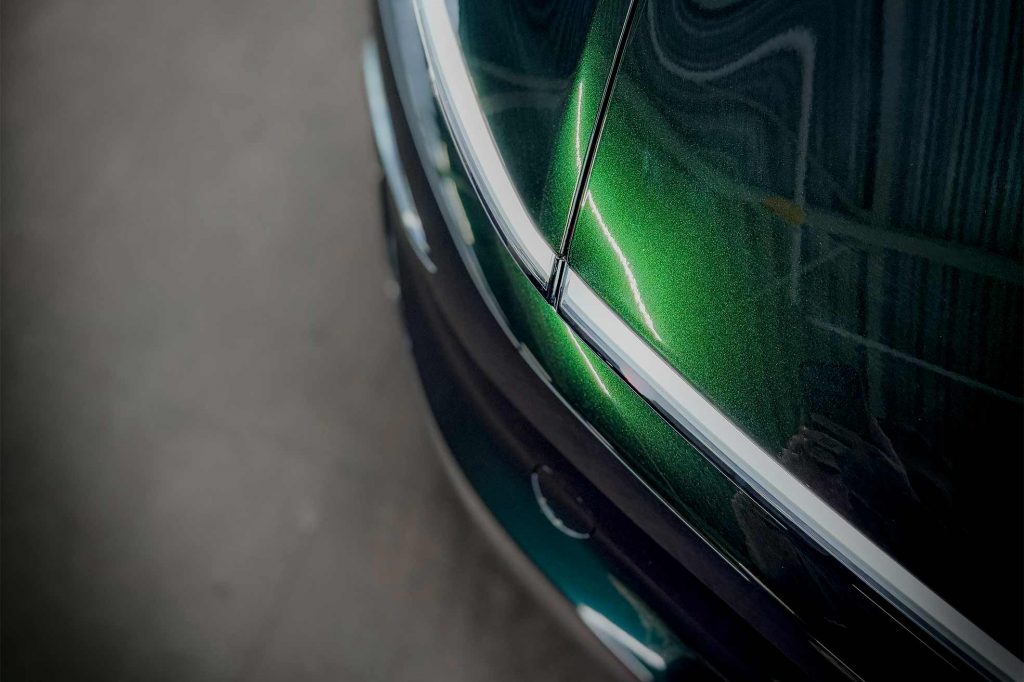 Tesla foliert mit der PWF PERFORMANCE Farbe Black Forest Green