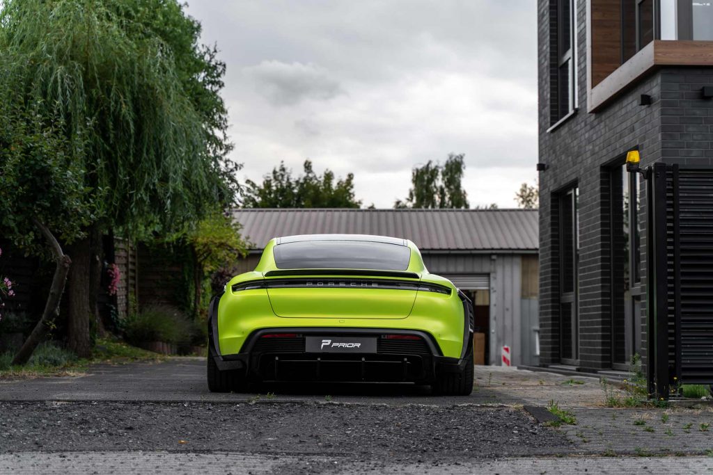 Porsche in der Car Wrapping Farbe Lizard Lime foliert