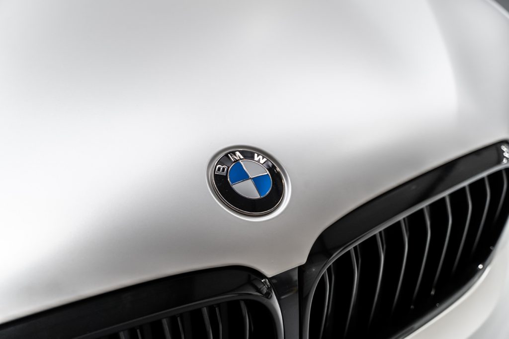 BMW foliert mit der Folie Matt Diamond White