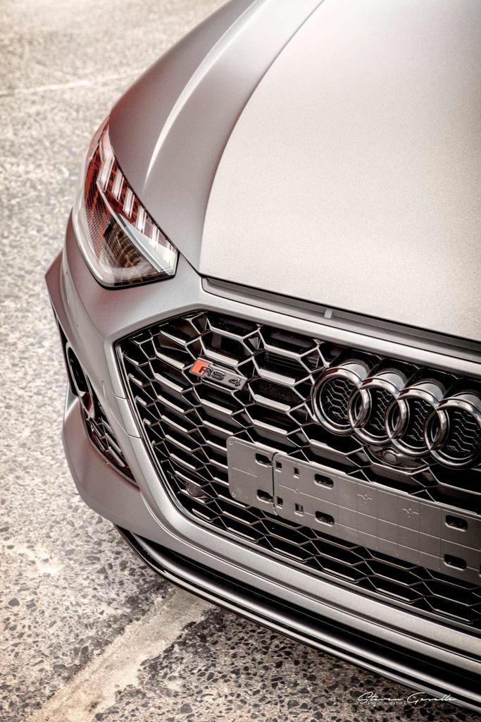 Audi RS4 foliert mit Matt Dark Charcoal