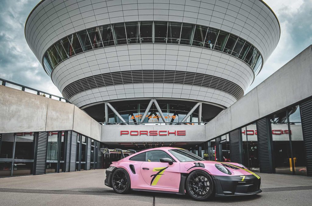 Porsche foliert mit Pink Cadillac und Obsidian Black + Atomic Lime