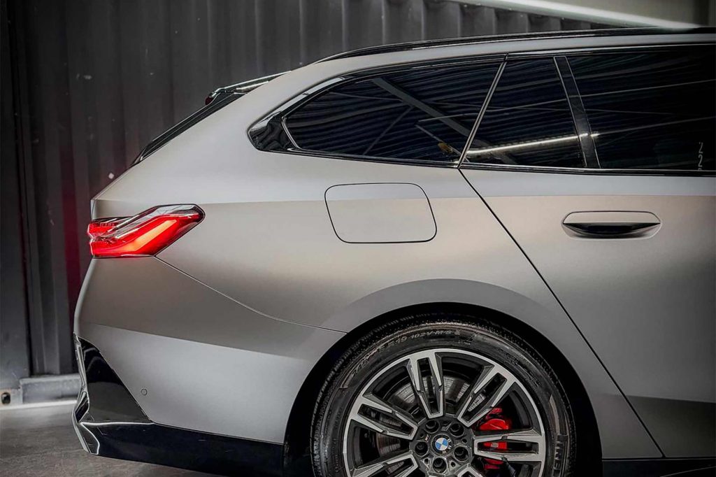 BMW foliert mit Satin Deep Graphite