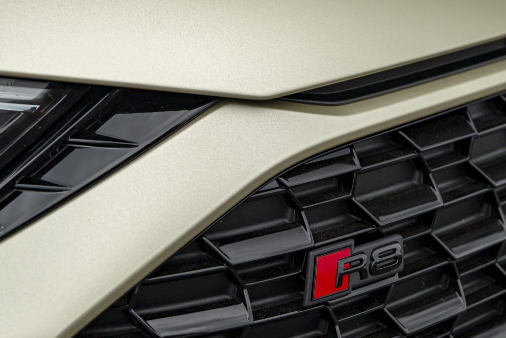 Audi foliert mit der PWF PERFORMANCE Folie Satin Golden Girls