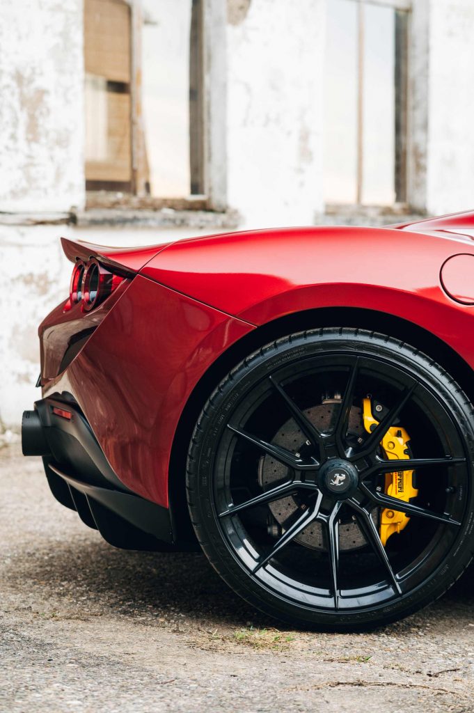 Ferrari F8 foliert mit der Car Wrapping Farbe Toxic Apple